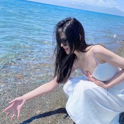 海边旅店海报